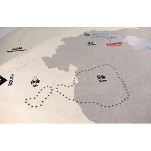 <h5>◇滋賀県立琵琶湖博物館の写真：</h5><br />
                うつり変わる琵琶湖（「 琵琶湖と⽣き物のものがたり」ゾーン）⾯の地図に古琵琶湖があった場所を点字ブロックで表示されています。
                <h5>☆　画面両端の矢印（←　→）ボタンで、次の写真に移動し、右上の×ボタンで、元のページにもどります。</h5>