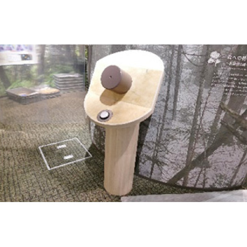 <h5>◇滋賀県立琵琶湖博物館の写真：</h5><br />
                氷期の冬の気温体験（「うつり変わる気候と森」ゾーン）では、氷期の冬の気温（－10度）を装置から噴出される冷気で体験できます。<br /><br />
                <h5>☆　画面両端の矢印（←　→）ボタンで、次の写真に移動し、右上の×ボタンで、元のページにもどります。</h5>