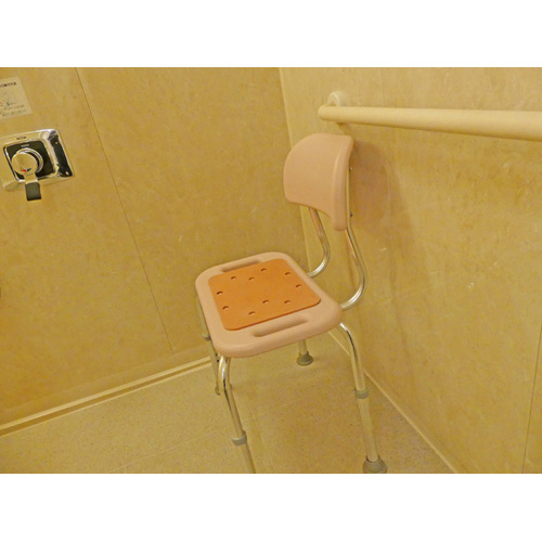 ◇北ビワコホテル グラツィエの写真：<br />
               6階 601号室の浴室には、シャワーチェアーがあります。
                <br />☆　画面両端の矢印（←　→）ボタンで、次の写真に移動し、右上の×ボタンで、元のページにもどります。