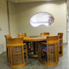 ◇長浜市曳山博物館の写真：<br />
                 2階の一角に机といすがあります。 <br />☆　画面両端の矢印（←　→）ボタンで、次の写真に移動し、右上の×ボタンで、元のページにもどります。