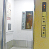 ◇長浜城歴史博物館の写真：<br />
                館内中央にエレベーターがあり、1～3階まで利用できます。かご内は、わりと大きめです。 <br />☆　画面両端の矢印（←　→）ボタンで、次の写真に移動し、右上の×ボタンで、元のページにもどります。